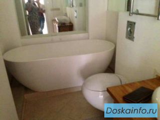 Отдельно   стоящая      ванна из искусственного камня