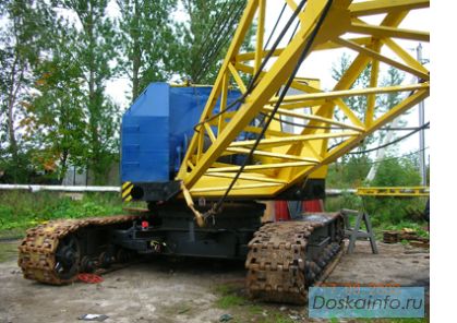 Гусеничный кран МКГ-25БР