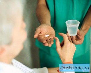 Сиделка обеспечит     уход           в больнице или на дому