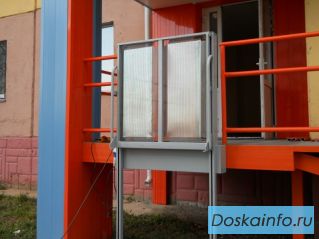 Вертикальный подъемник для инвалидов 