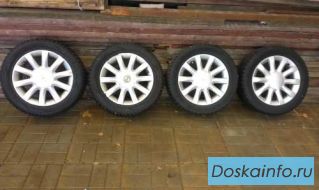Продается   зимняя    шипованная      резина 215/55/R16