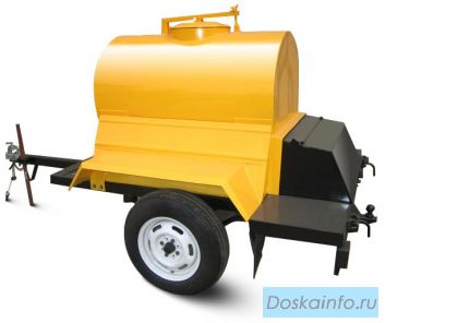 Квасные и молочные бочки на легковом прицепе