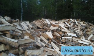 Колотые березовые дрова, веники для бани