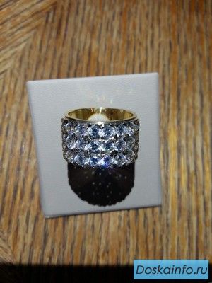 Стильное кольцо с фианитами, 750 пр.