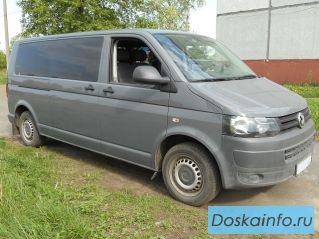 Водитель с личным грузопассажирским микроавтобусом