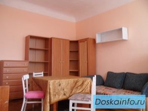 Хозяйка.Сдаю посуточно поступающим,заочн, командир комнату в центре посуточно без хозяйки.