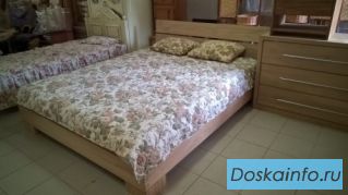 Продам 2х спальную кровать из дуба.