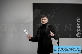 Танцующий художник в Воронеже