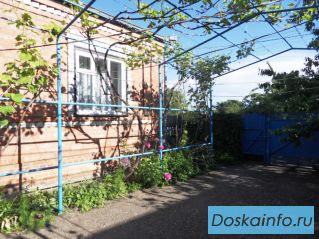 Добротный кирпичный дом