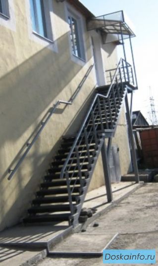 Эвакуационные пожарные наружные и внутренние лестницы.