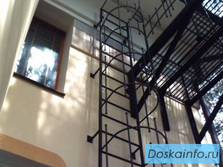 Лестница вертикальная стеновая для выхода на кровлю