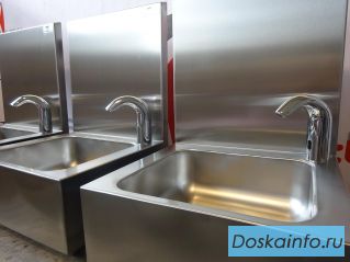 Многосекционные и односекционные рукомойники, и умывальники.