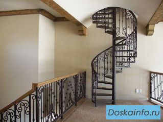 Кованая винтовая лестница или металлическая