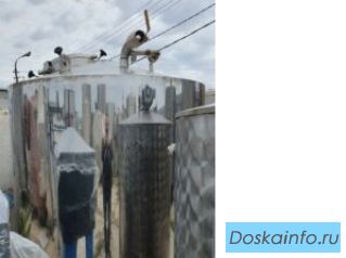 Емкость нержавеющая, объем — 1,2 куб.м., вертикальная, с термоизоляцией