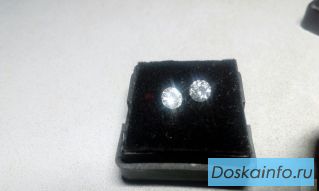 2 бриллианта (CVD) по 0.46карата, Цвет-F(G), чистота -VS2(SI1)