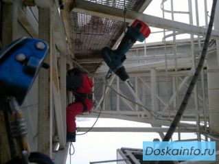 Монтаж рекламы на высоте