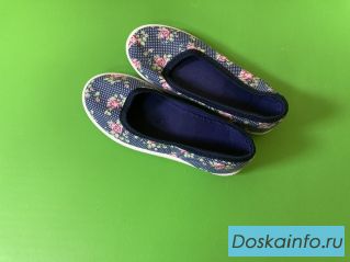 Организация занимается реализацией обуви.
