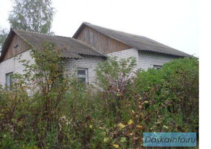 4 больших недостроенных дома на одной улице