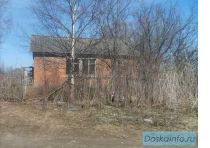 Кирпичный дом в деревне