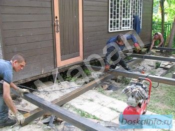 Подъем и перемещение домов.