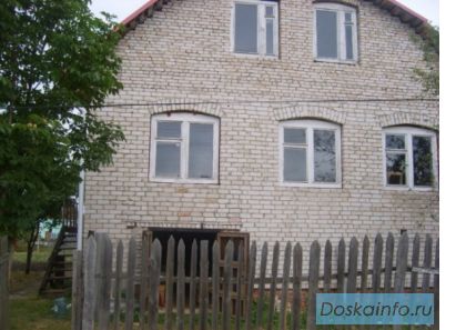 Недостроенный кирпичный дом.