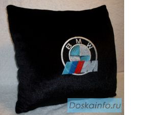 Подушки  с вышитым логотипом автомобиля