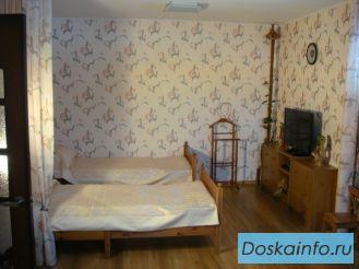 Сдаю посуточно 1-й этаж отдельно стоящего загородного дома.