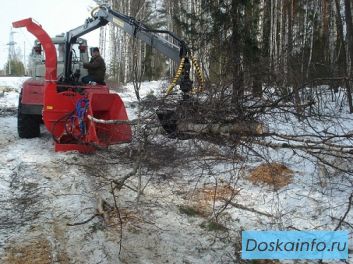 Рубительная машина (дробилка) в комплексе с манипулятором и трактором т-150