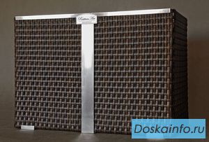 Цветочные вазы из искусственного ротанга.
