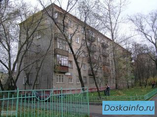 Продаю 3 комн.  квартиру м. Аэропорт