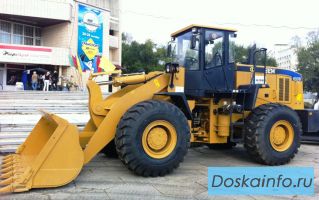 Фронтальный погрузчик SEM 650B (входит в структуру Caterpillar)