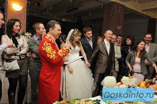 Ведущий свадьбы Виктор Баринов.